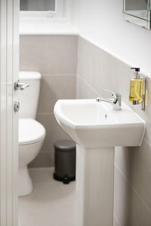 Flat B - Ground Floor, 2 Bedroom, 2 Bathroom With Garden In Southsea, Appartement Portsmouth