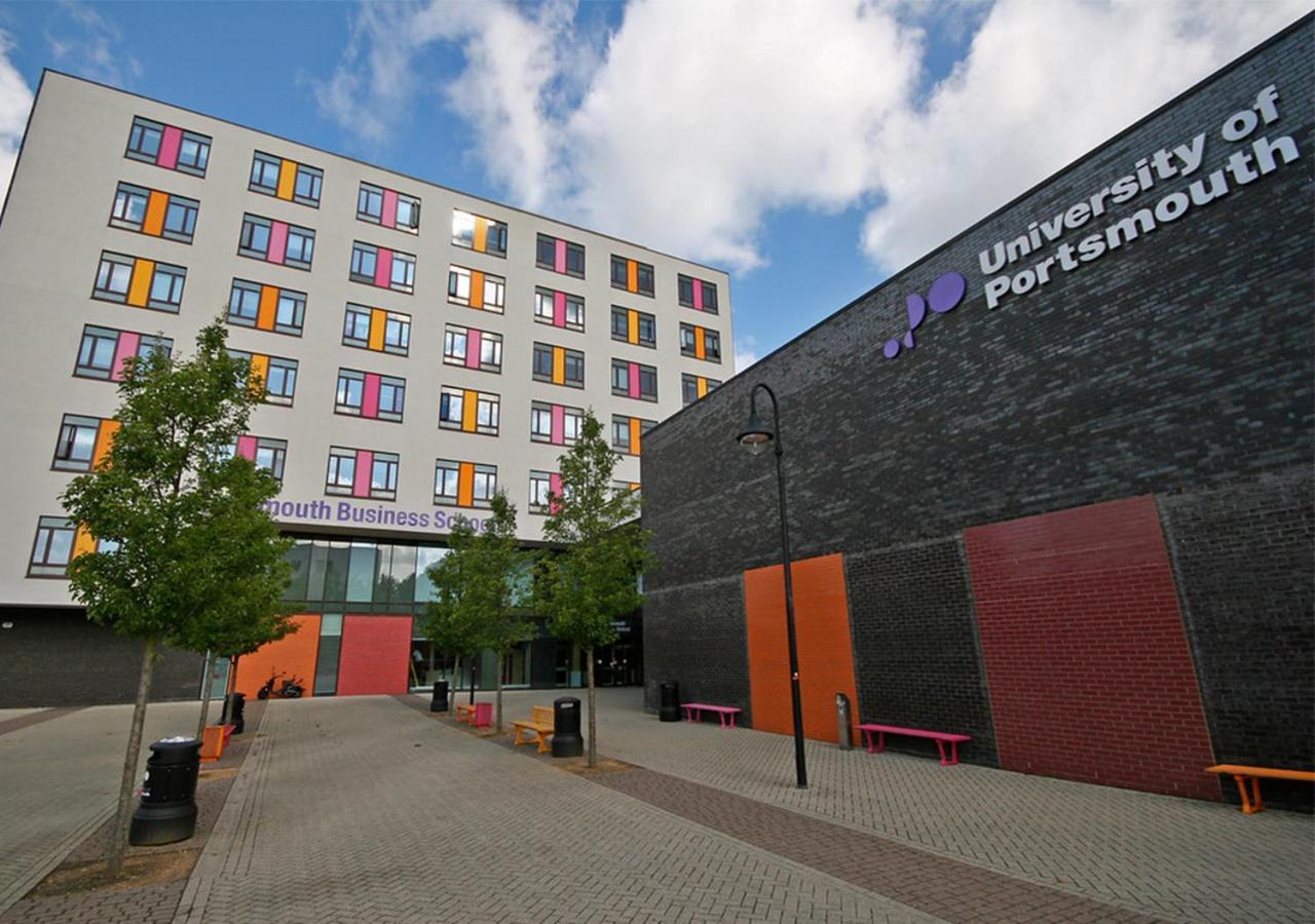 Flat B - Ground Floor, 2 Bedroom, 2 Bathroom With Garden In Southsea, Appartement *